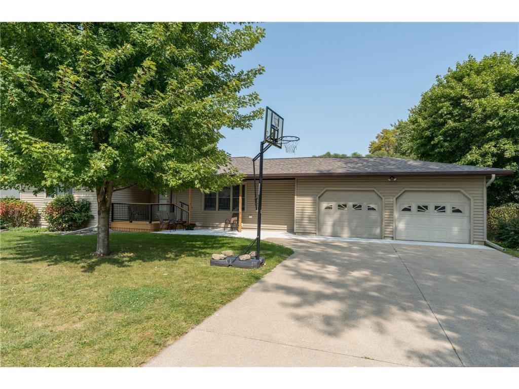 805 Circle Drive Wells MN 56097 6601212 image1