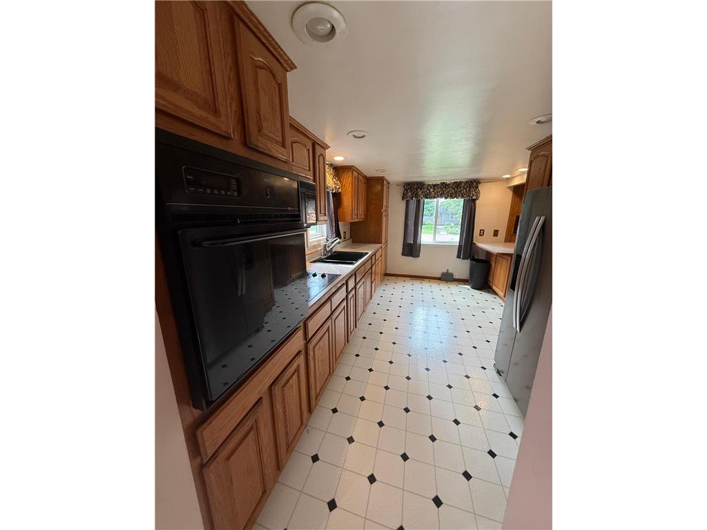 805 E Elm Street Redwood Falls MN 56283 6738101 image3