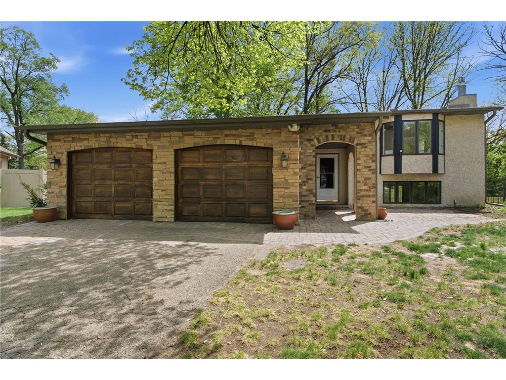 805 Lacota Lane Burnsville MN 55337 7072491 image1