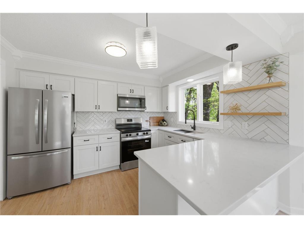 805 Lacota Lane Burnsville MN 55337 7072491 image4