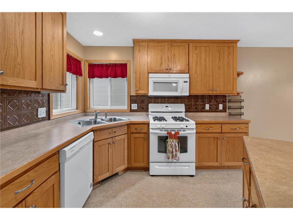 806 Marion Street SE Isanti MN 55040 7098004 image2