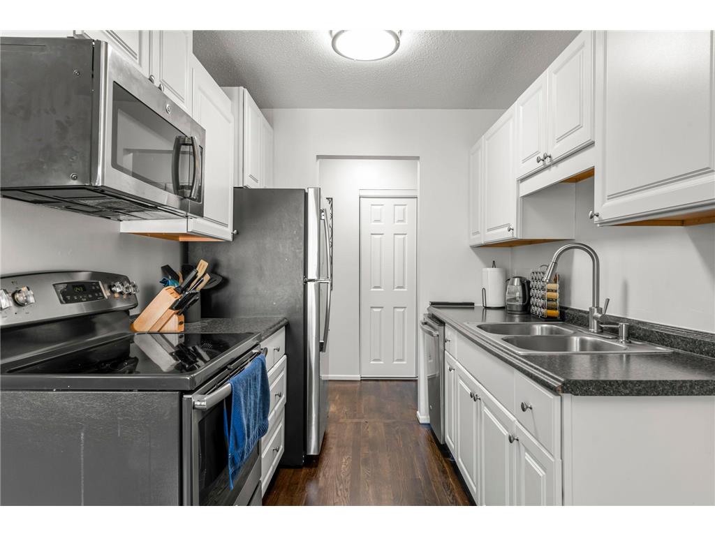 806 Old Settlers Trail #8 Hopkins MN 55343 6785766 image11