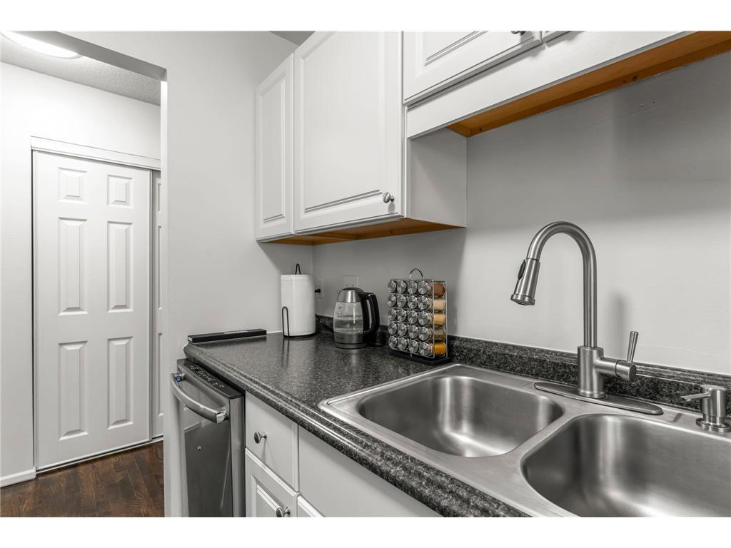 806 Old Settlers Trail #8 Hopkins MN 55343 6785766 image12