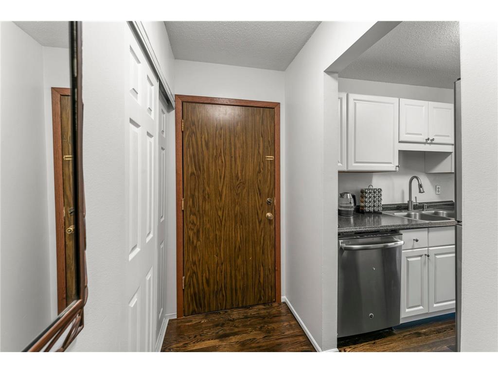 806 Old Settlers Trail #8 Hopkins MN 55343 6785766 image2