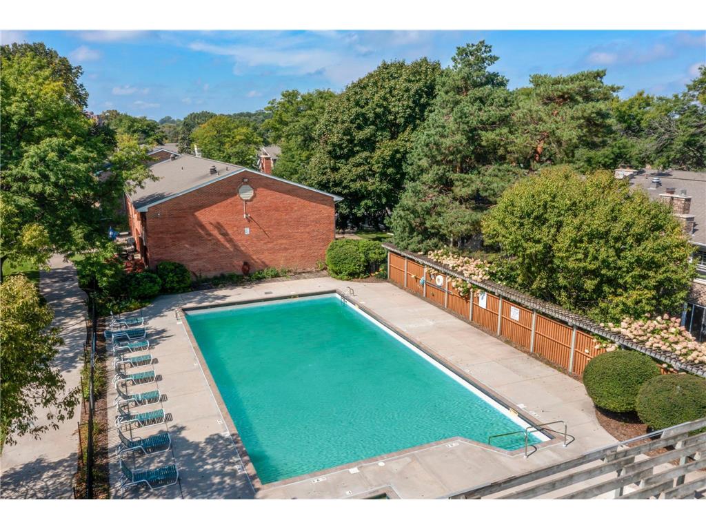 806 Old Settlers Trail #8 Hopkins MN 55343 6785766 image32