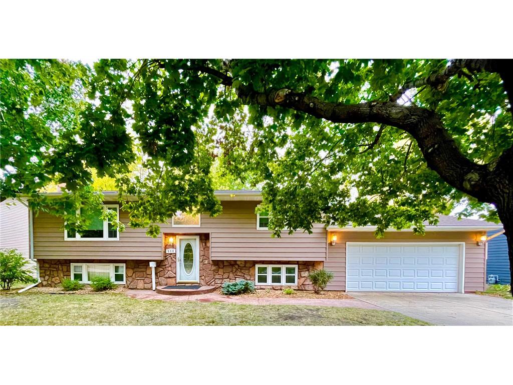 806 Silvervine Drive Marshall MN 56258 6258883 image1