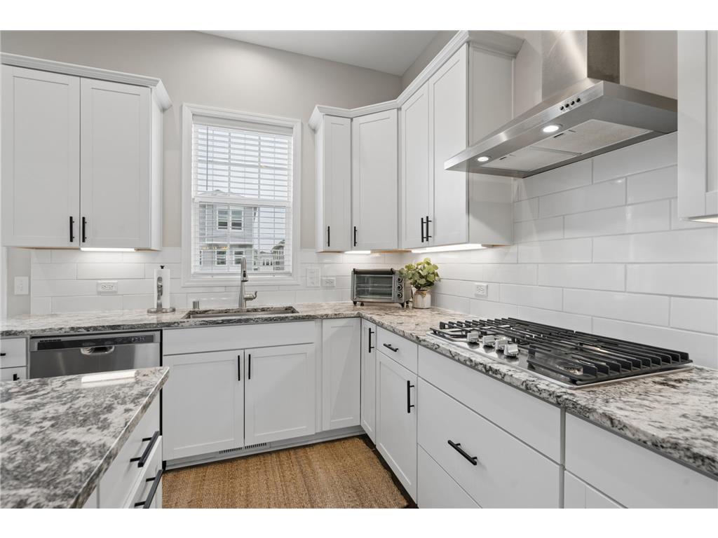 8064 Central Park Way N Maple Grove MN 55369 7072121 image7