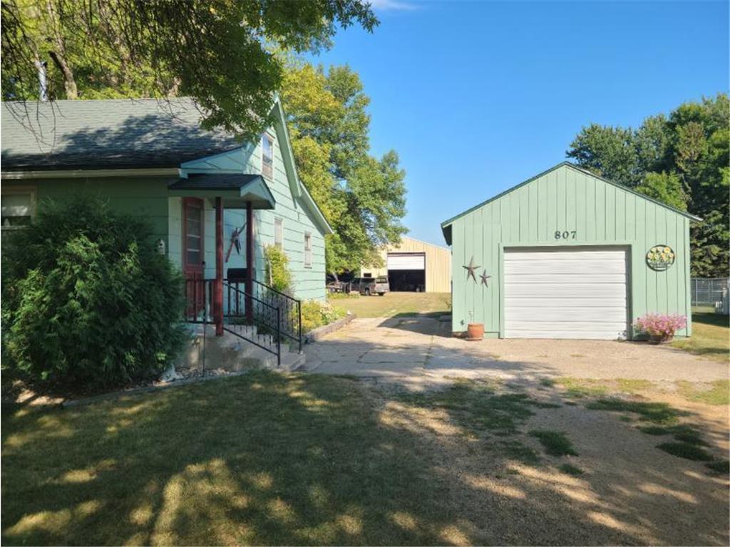 807 4th Avenue SE Wells MN 56097 6430392 image1