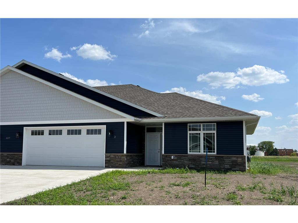 807 Andrew Street #2 Marshall MN 56258 6311707 image1