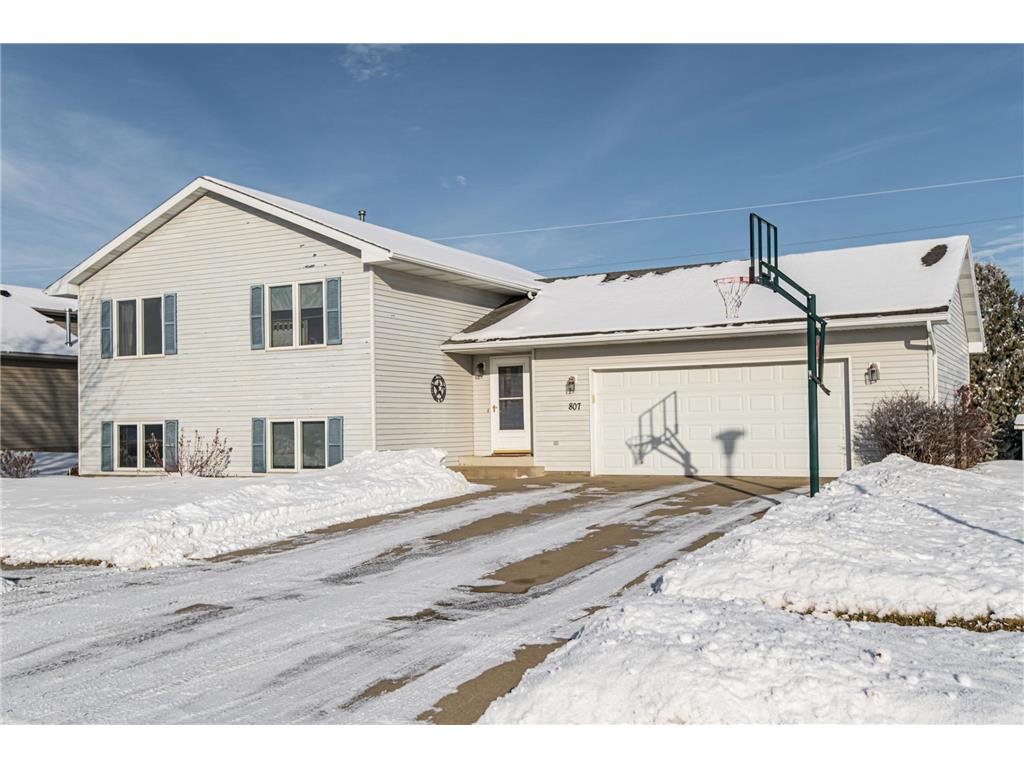 807 Country View Court SE, Stewartville, MN 55976 MLS 6320623