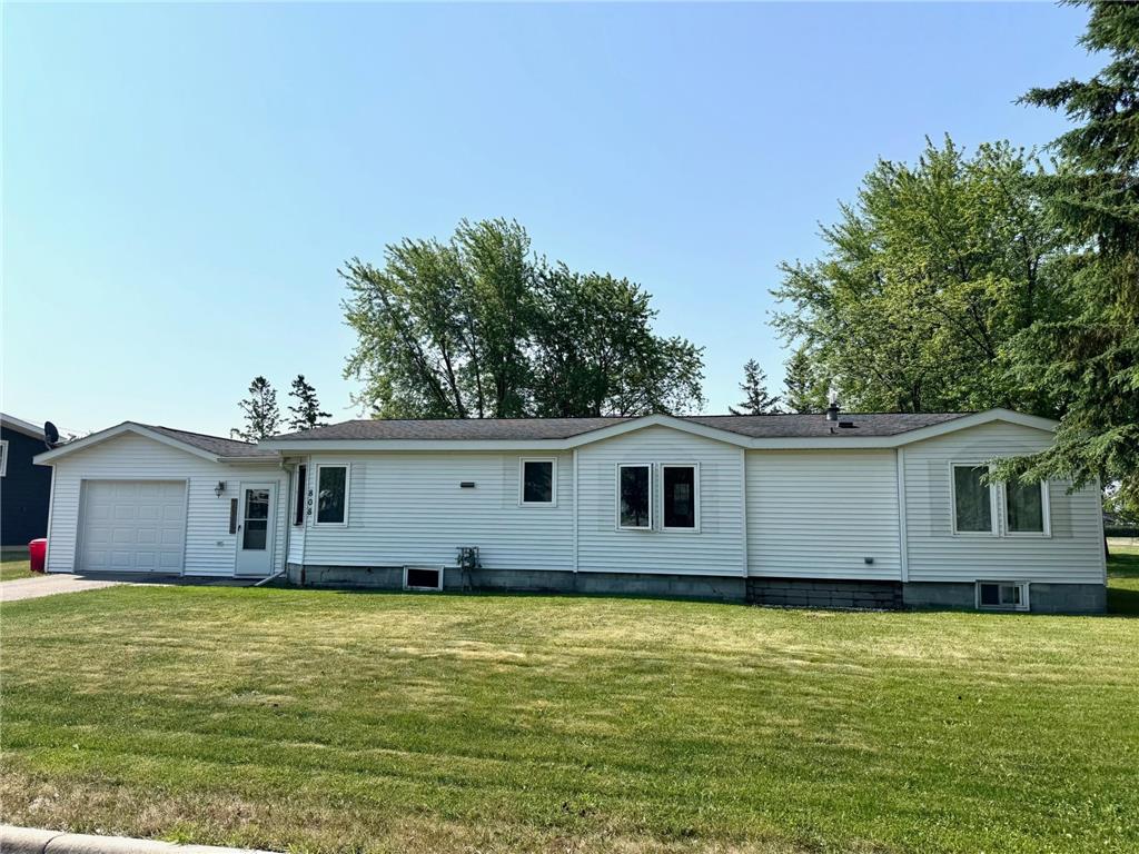 808 6th Street NE Roseau MN 56751 6735000 image1