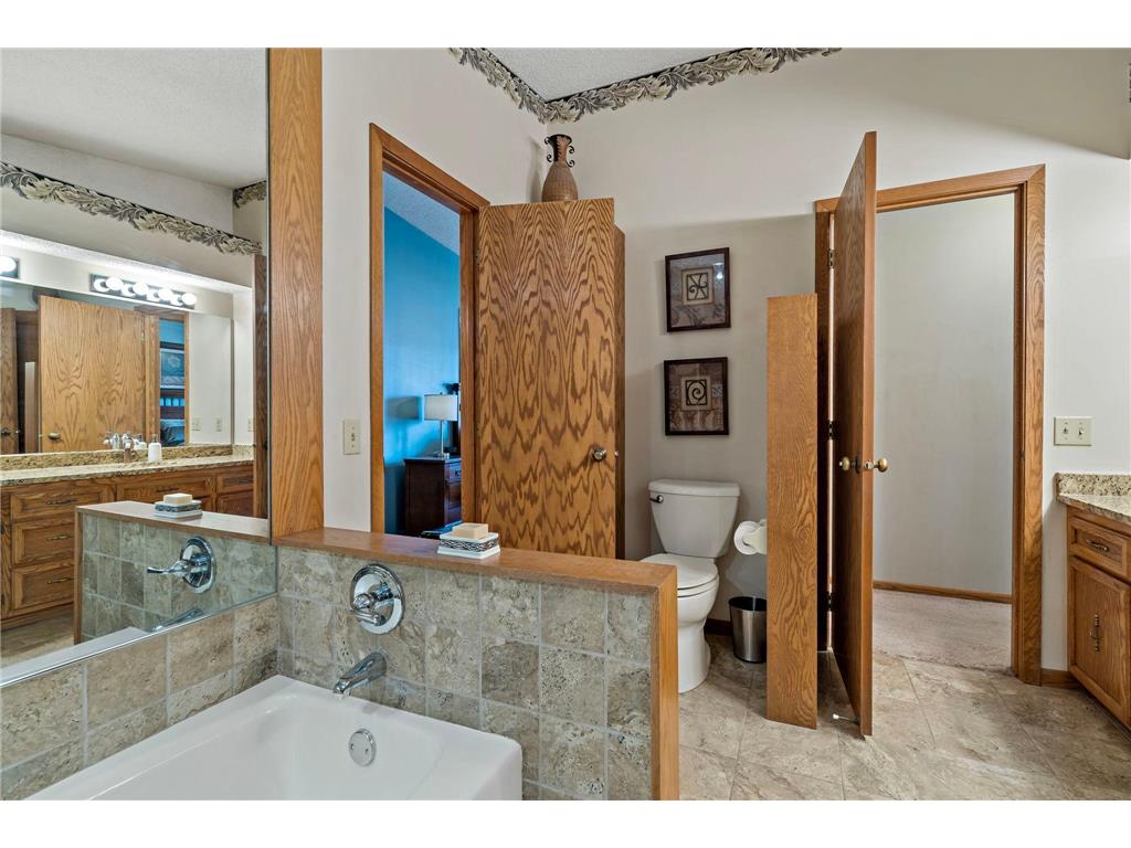 808 Bryant Lane Burnsville MN 55337 7027727 image17
