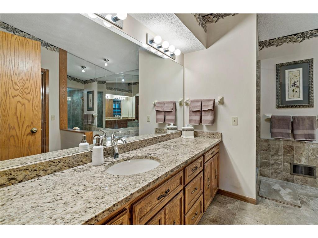 808 Bryant Lane Burnsville MN 55337 7027727 image18