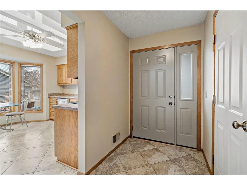 808 Bryant Lane Burnsville MN 55337 7027727 image2