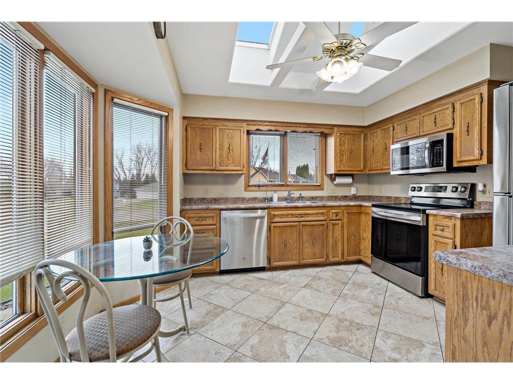 808 Bryant Lane Burnsville MN 55337 7027727 image3