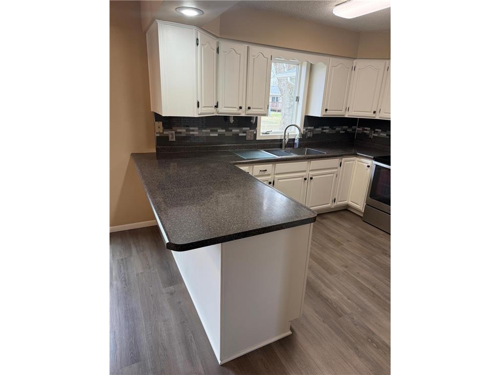 808 E Oak Street Redwood Falls MN 56283 7052731 image4