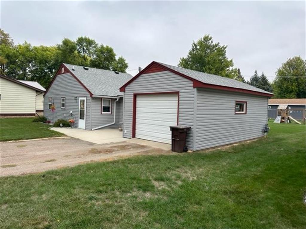 808 S 11th Street, Montevideo, MN, 56265 MLS 6438936 Edina Realty