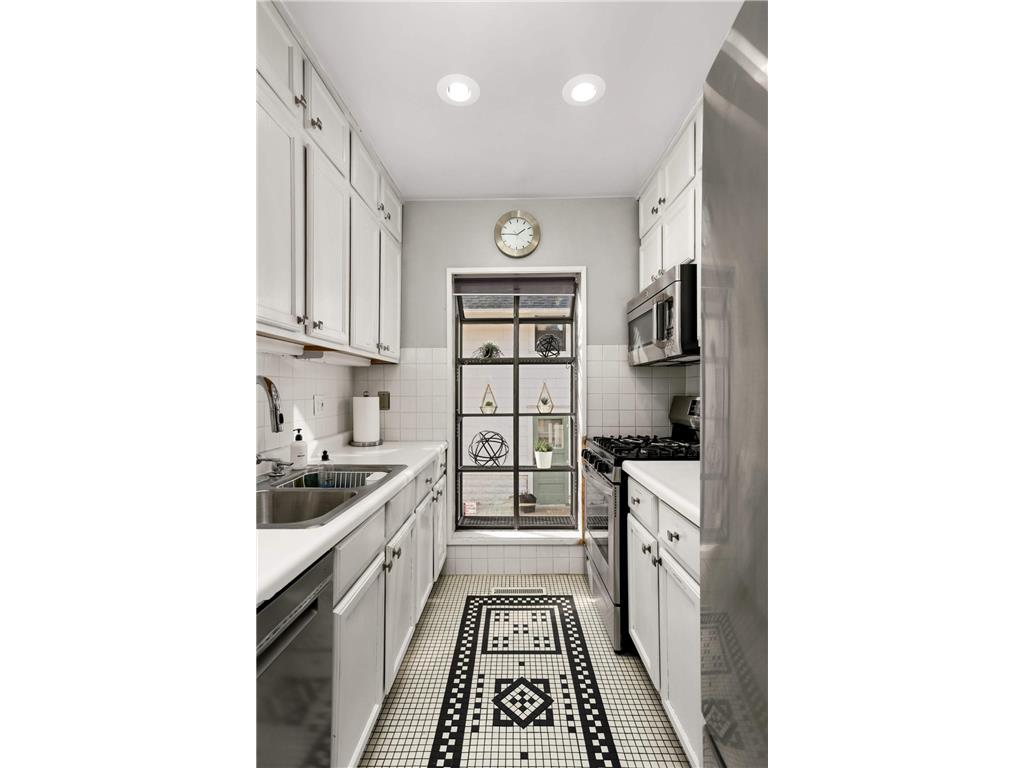 808 W 28th Street Minneapolis MN 55408 6814076 image17