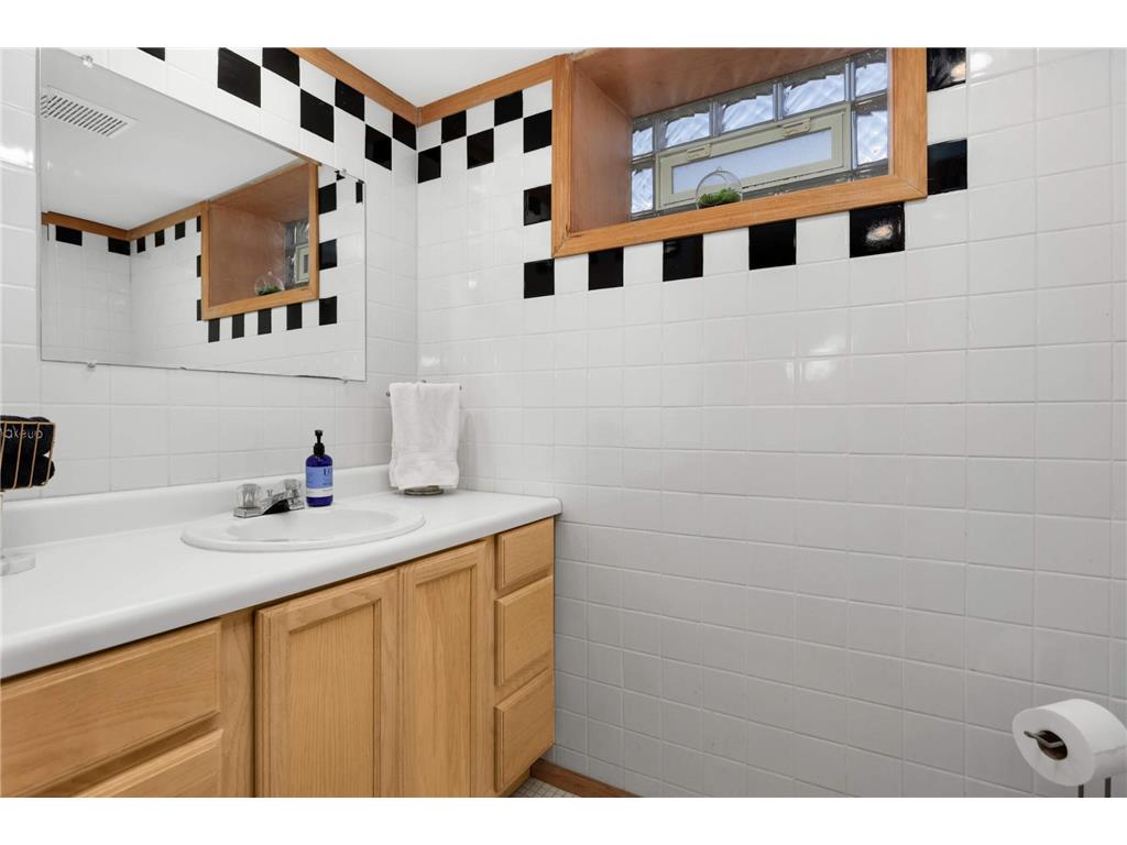 808 W 28th Street Minneapolis MN 55408 6814076 image34