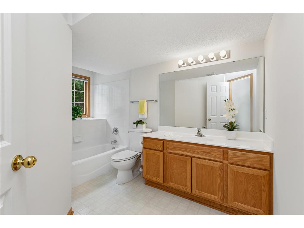 808 Winterberry Drive Woodbury MN 55125 7085660 image23