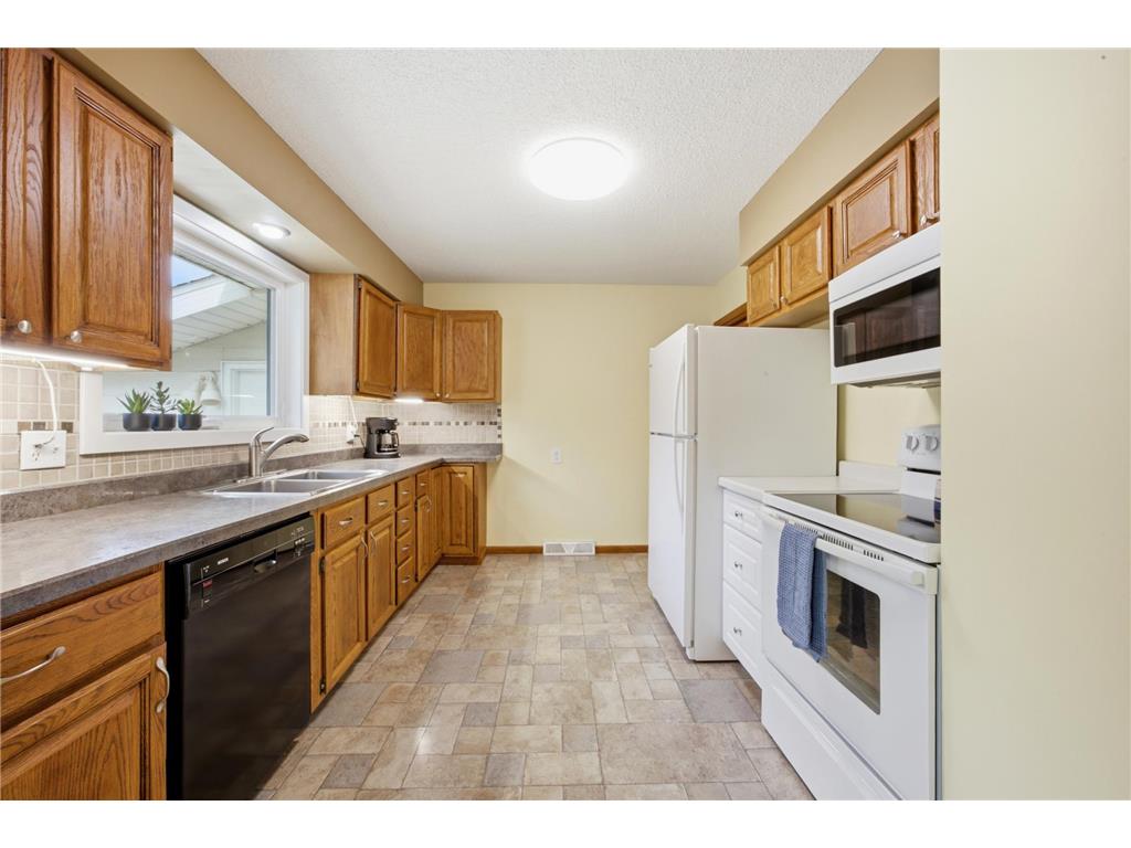809 19TH Street N Moorhead MN 56560 7096988 image10