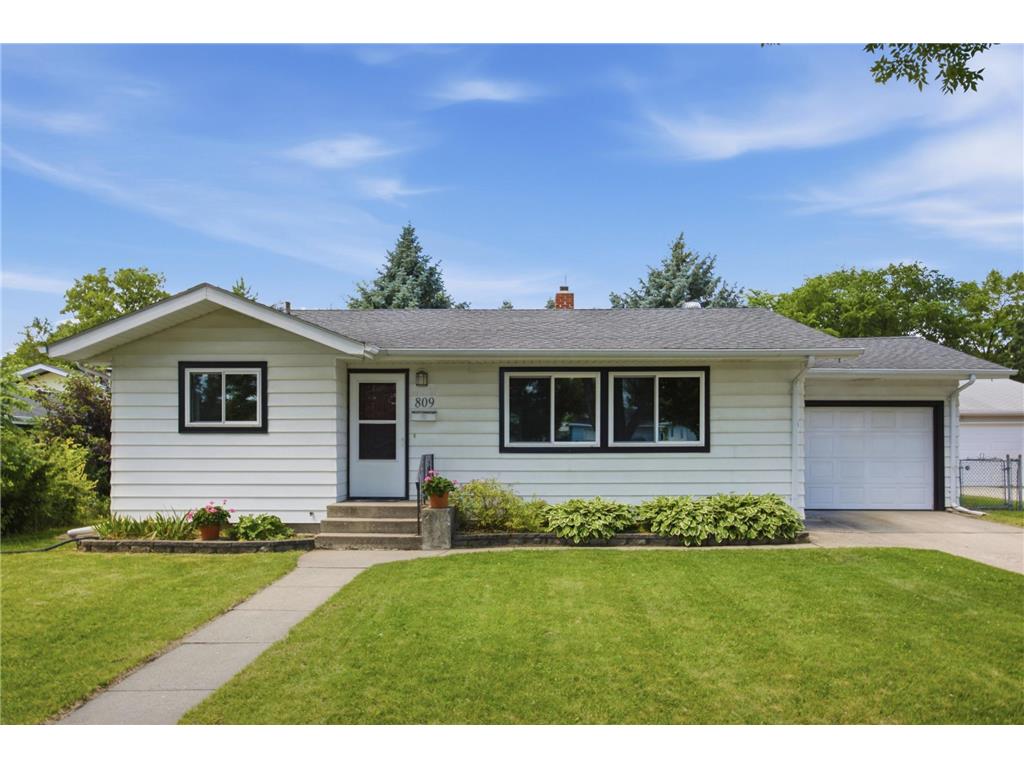 809 19TH Street N Moorhead MN 56560 7096988 image2