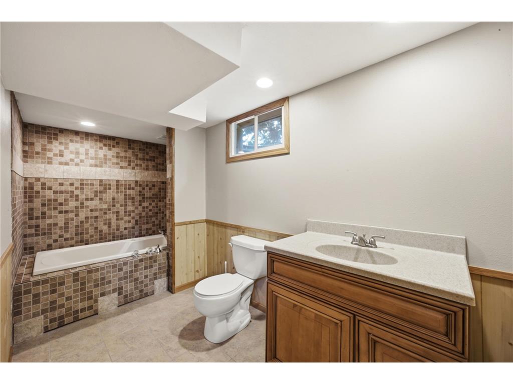 809 19TH Street N Moorhead MN 56560 7096988 image27