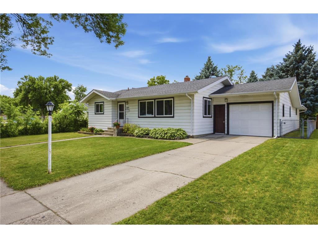 809 19TH Street N Moorhead MN 56560 7096988 image3