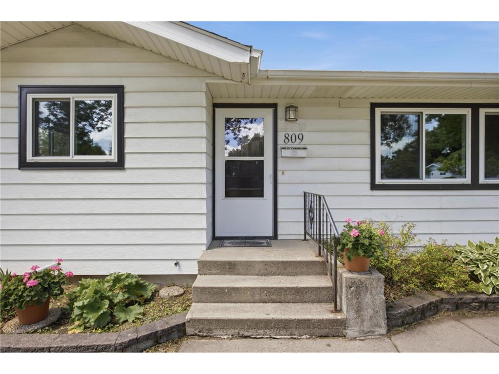 809 19TH Street N Moorhead MN 56560 7096988 image4