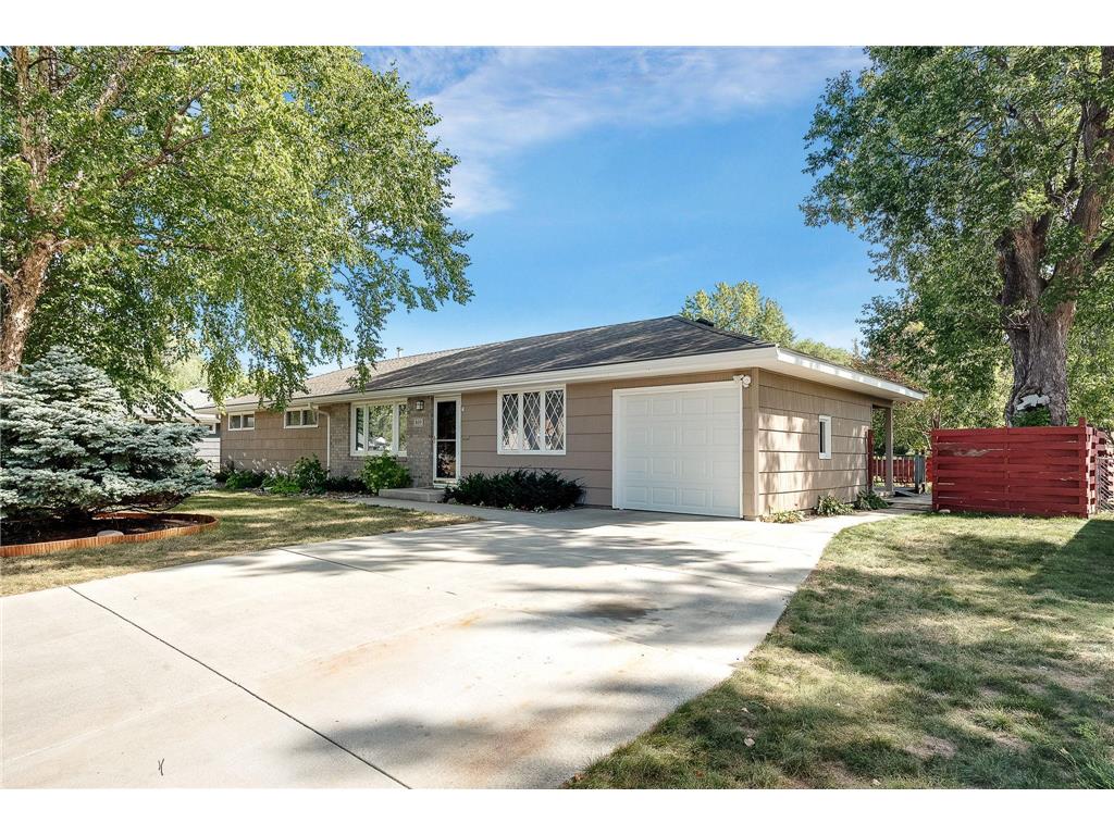 809 E 94th Street Bloomington MN 55420 6428199 image1