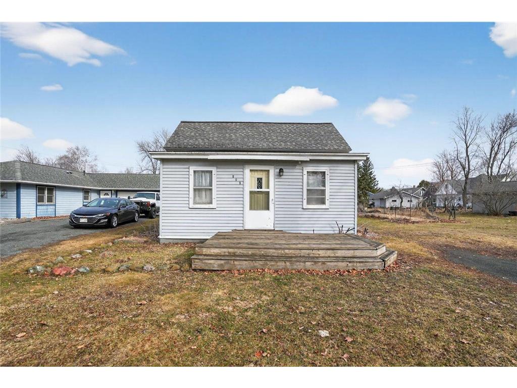 809 E Park Avenue Luck WI 54853 7043748 image1