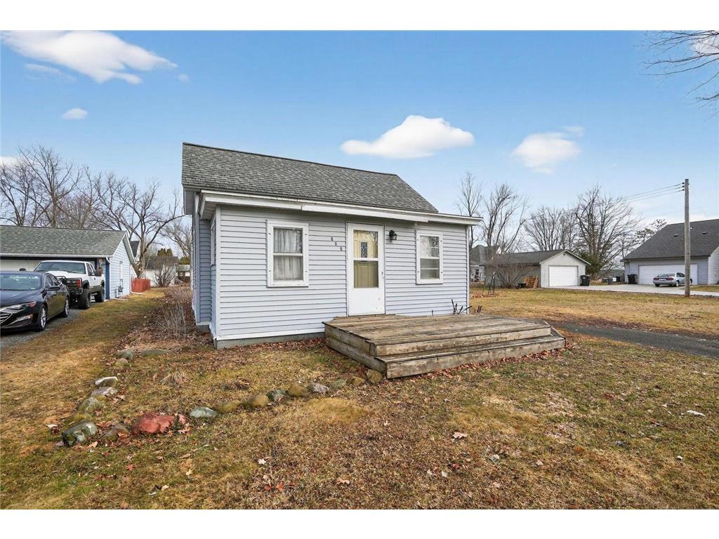 809 E Park Avenue Luck WI 54853 7043748 image2