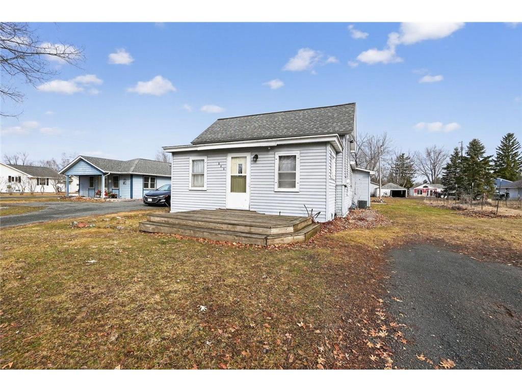 809 E Park Avenue Luck WI 54853 7043748 image23