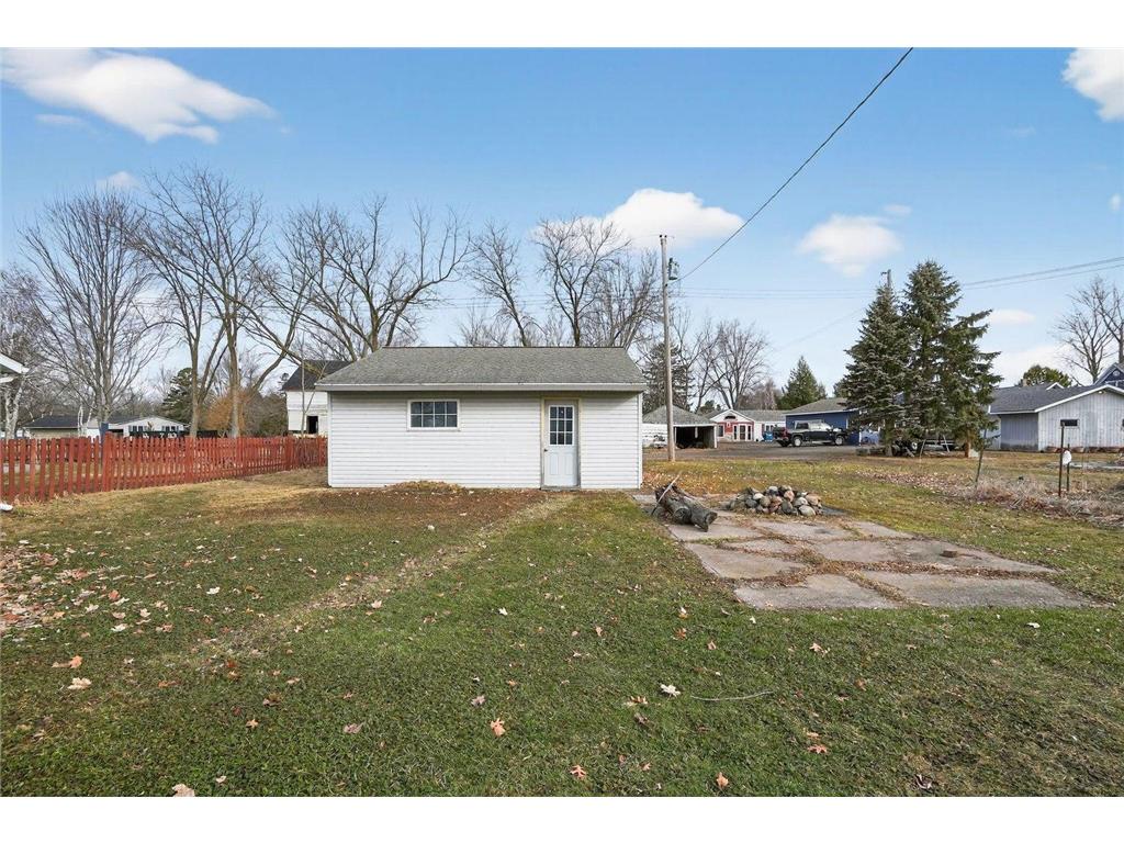 809 E Park Avenue Luck WI 54853 7043748 image26