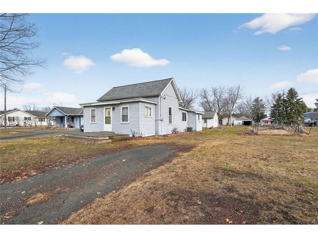 809 E Park Avenue Luck WI 54853 7043748 image3