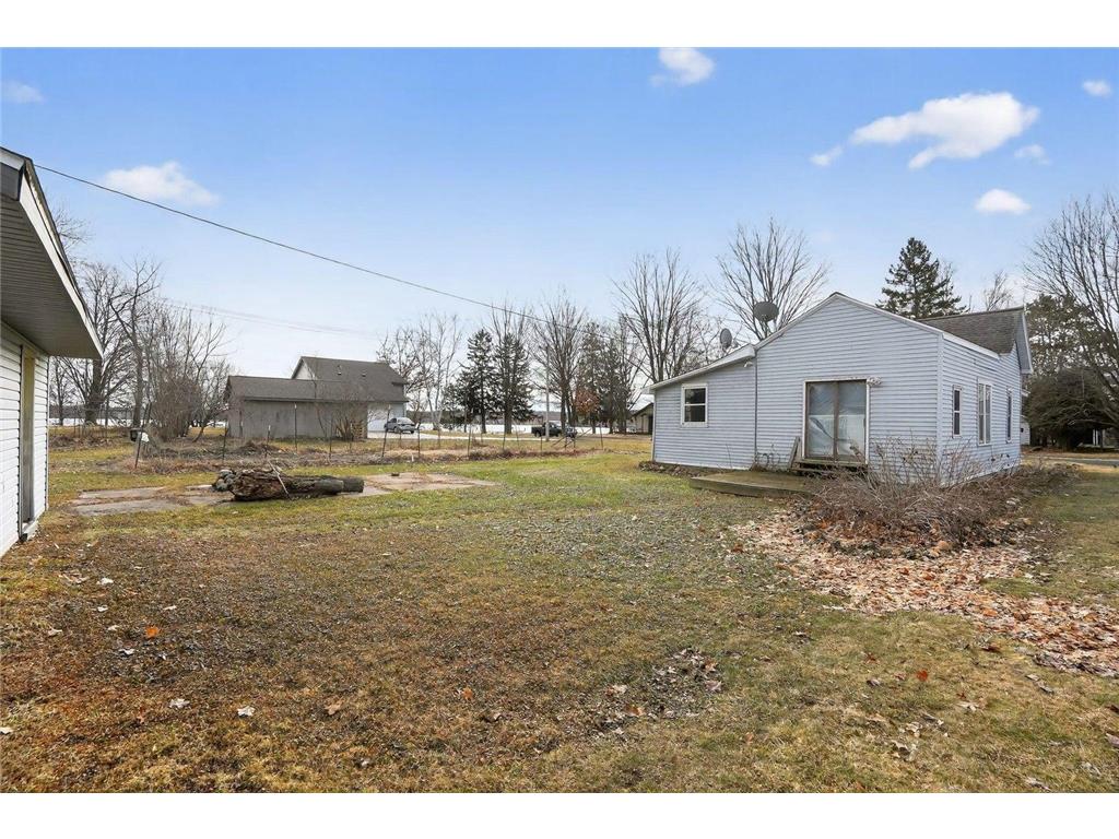809 E Park Avenue Luck WI 54853 7043748 image4