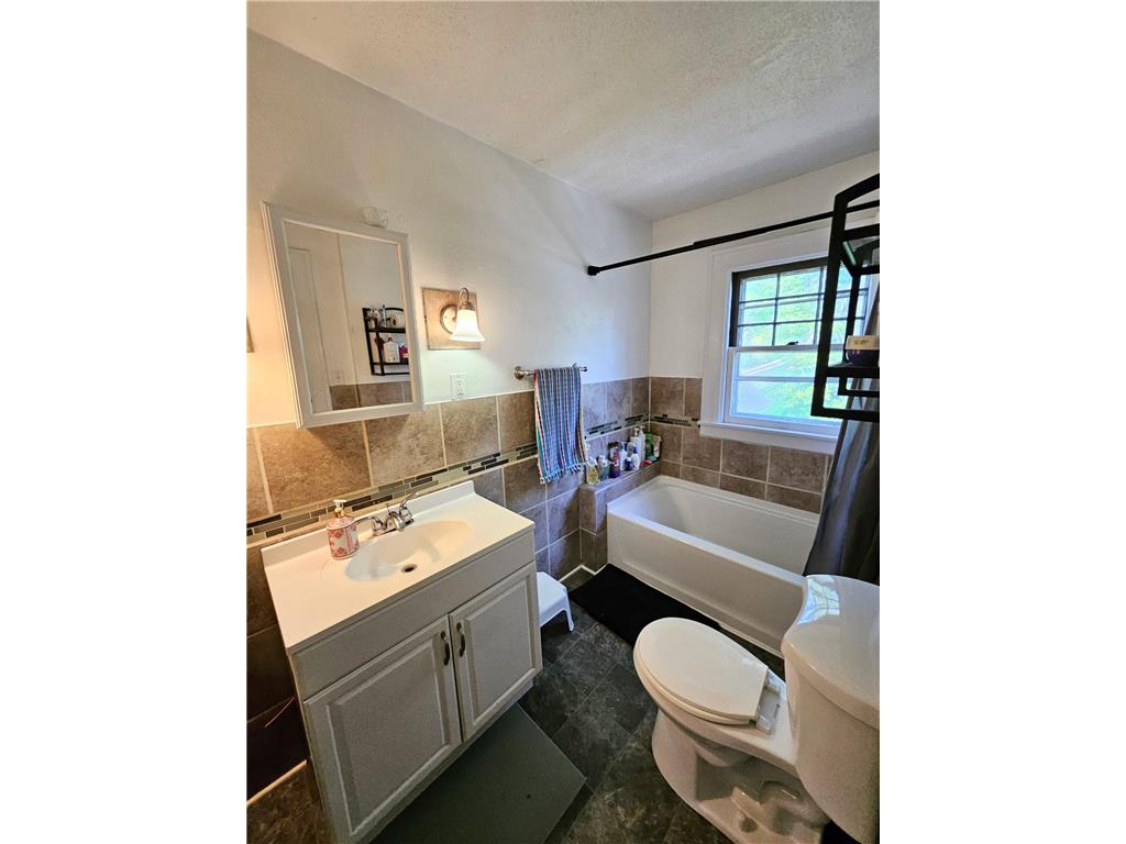 809 Park Avenue Morris MN 56267 7082006 image23