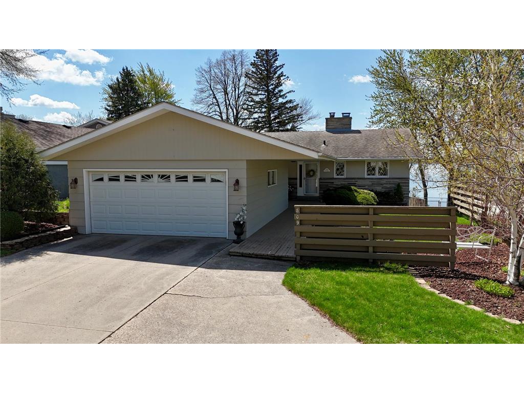 809 W Lake Avenue Worthington MN 56187 - Okabena 7054111 image1