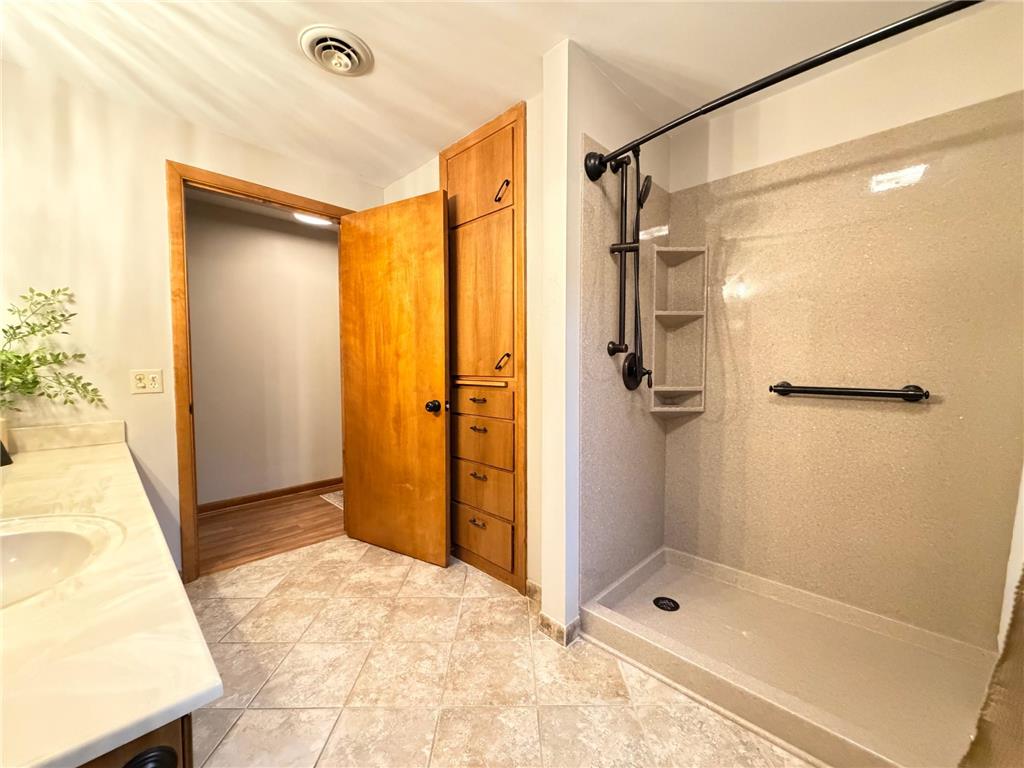 809 W Lake Avenue Worthington MN 56187 - Okabena 7054111 image31