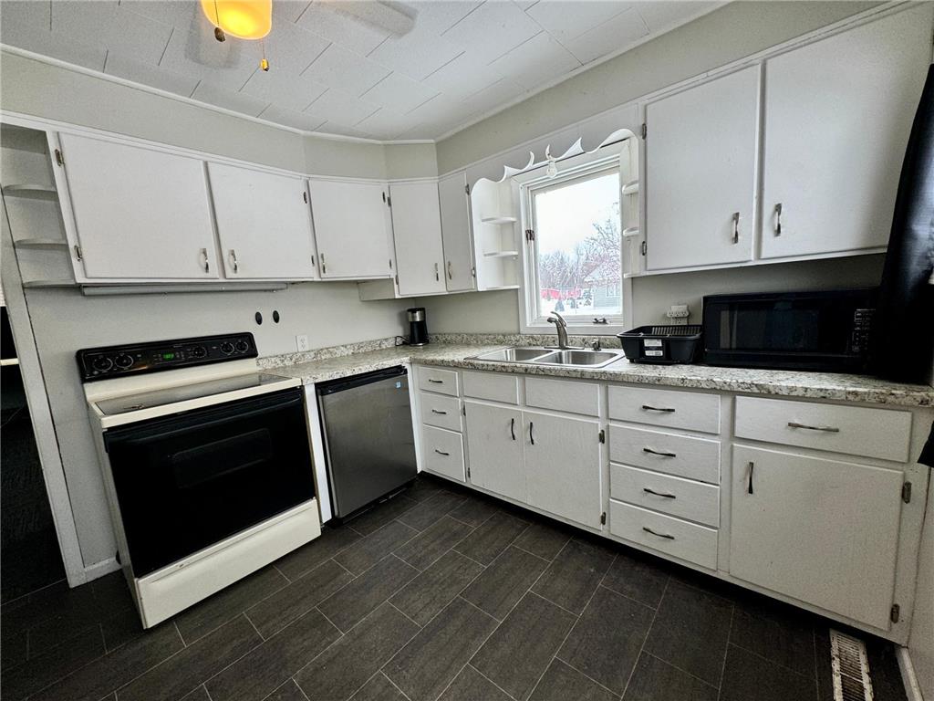 810 2nd Street NE Roseau MN 56751 7032363 image4