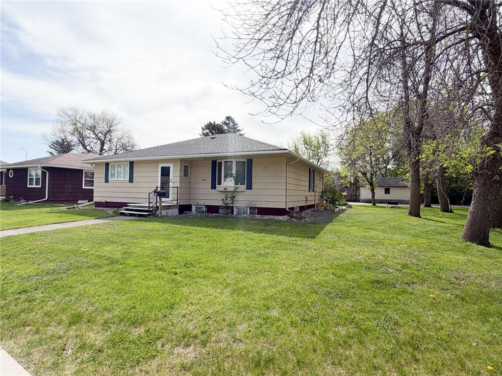 810 8th Avenue Worthington MN 56187 7074235 image1