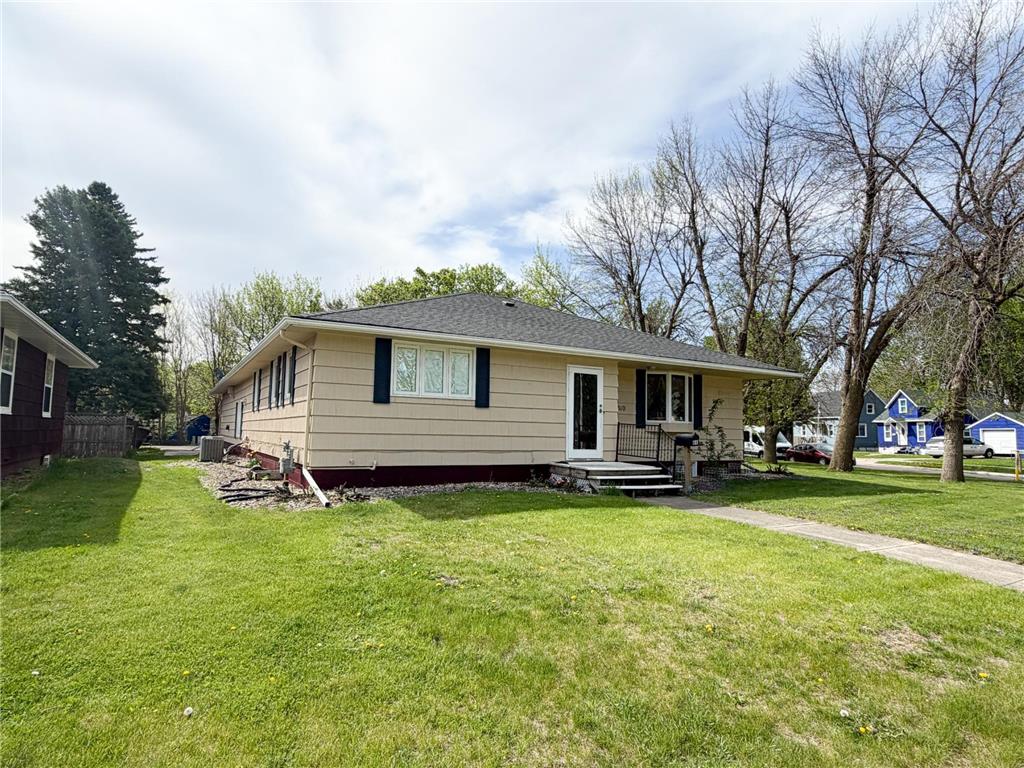 810 8th Avenue Worthington MN 56187 7074235 image2