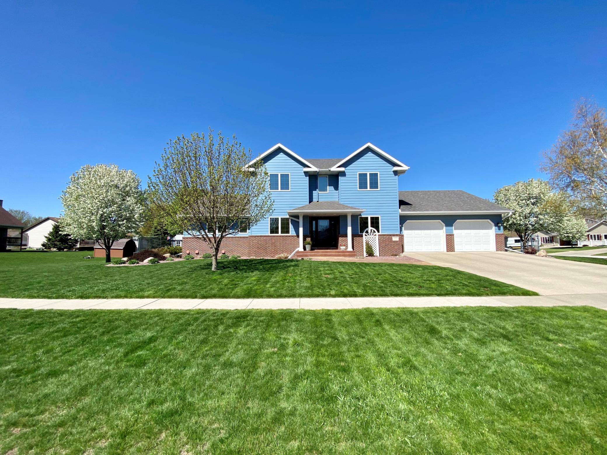 810 Briarwood Drive, Worthington, MN 56187 MLS 5733927 Edina Realty