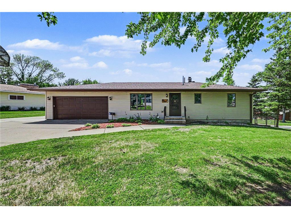 810 Hillcrest Drive Montgomery MN 56069 7079592 image2