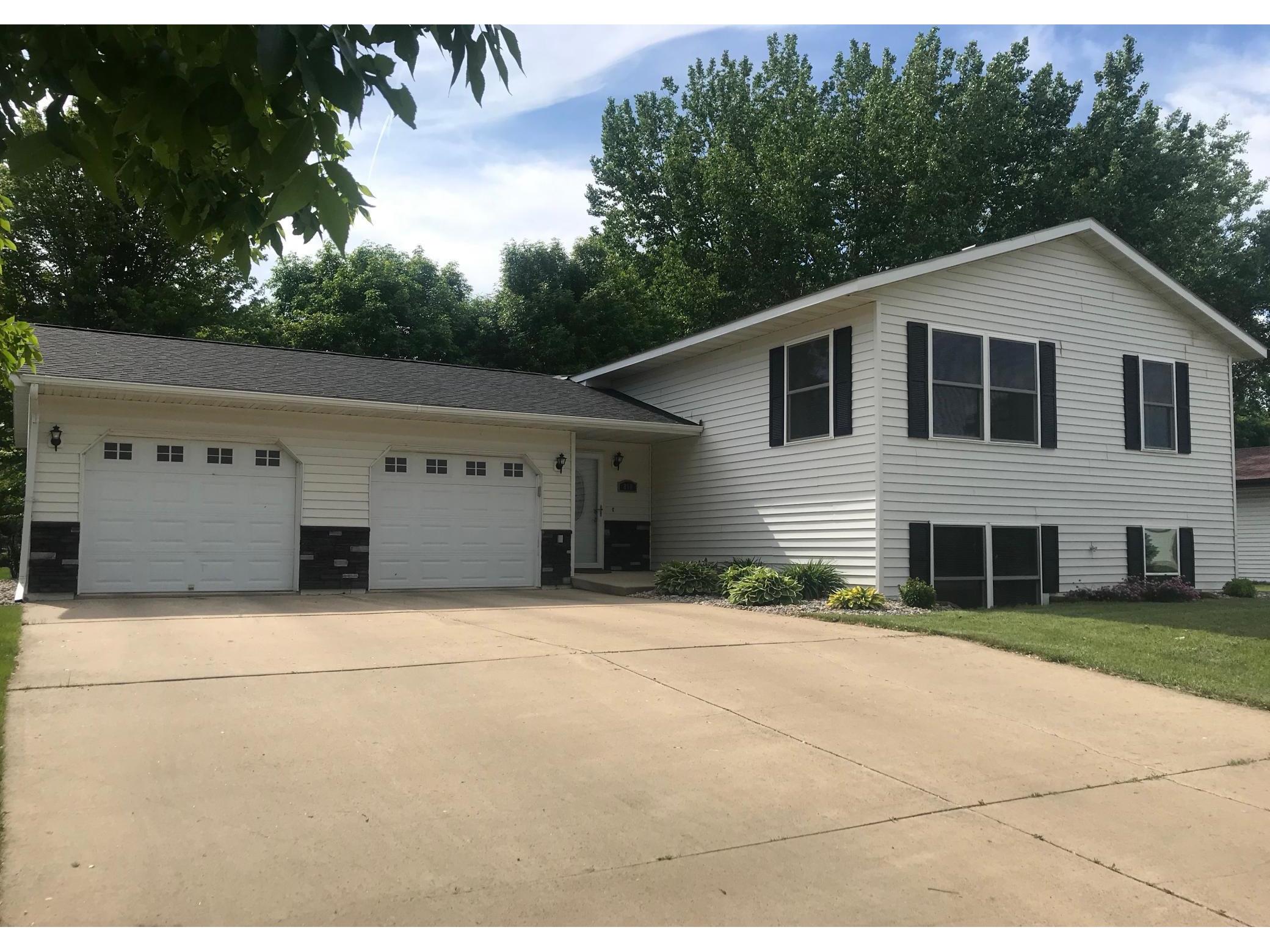 810 W Southview Court W, Marshall, MN 56258 MLS 5768589 Edina Realty