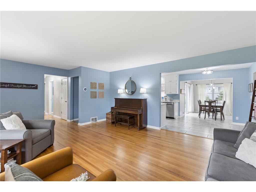 8101 32nd Avenue N Crystal MN 55427 7049900 image1