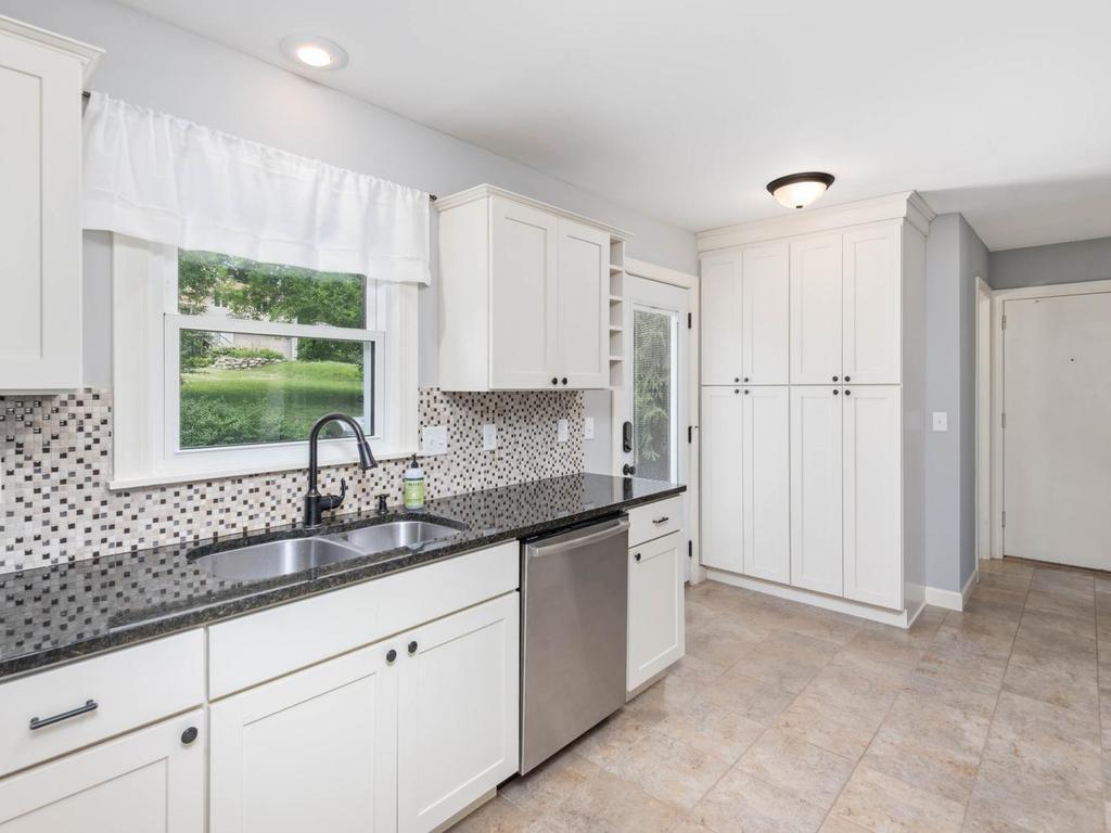 8108 Ensign Curve Bloomington MN 55438 7099015 image12