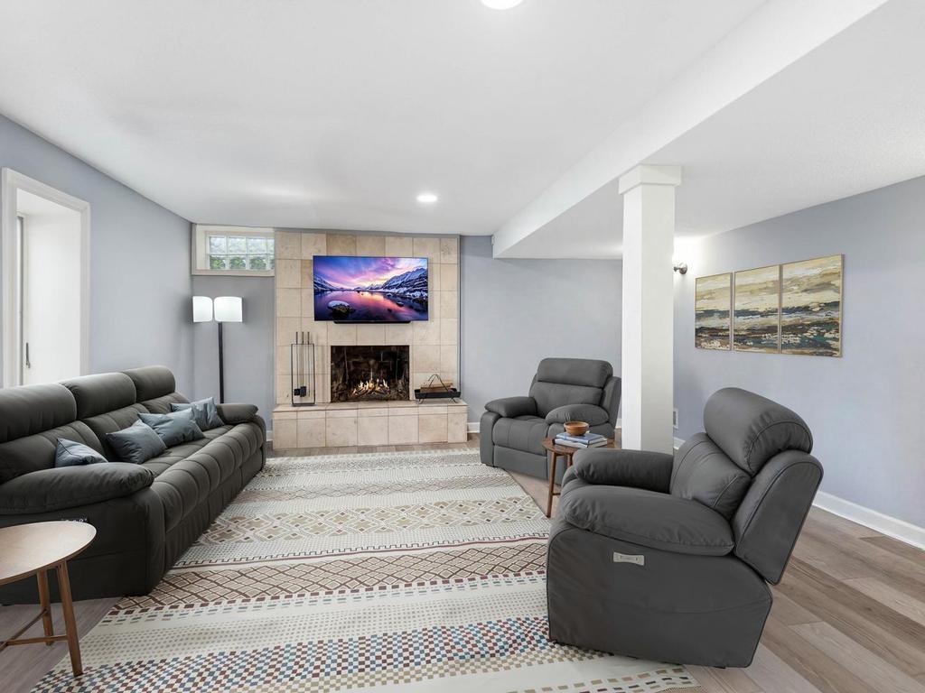 8108 Ensign Curve Bloomington MN 55438 7099015 image23