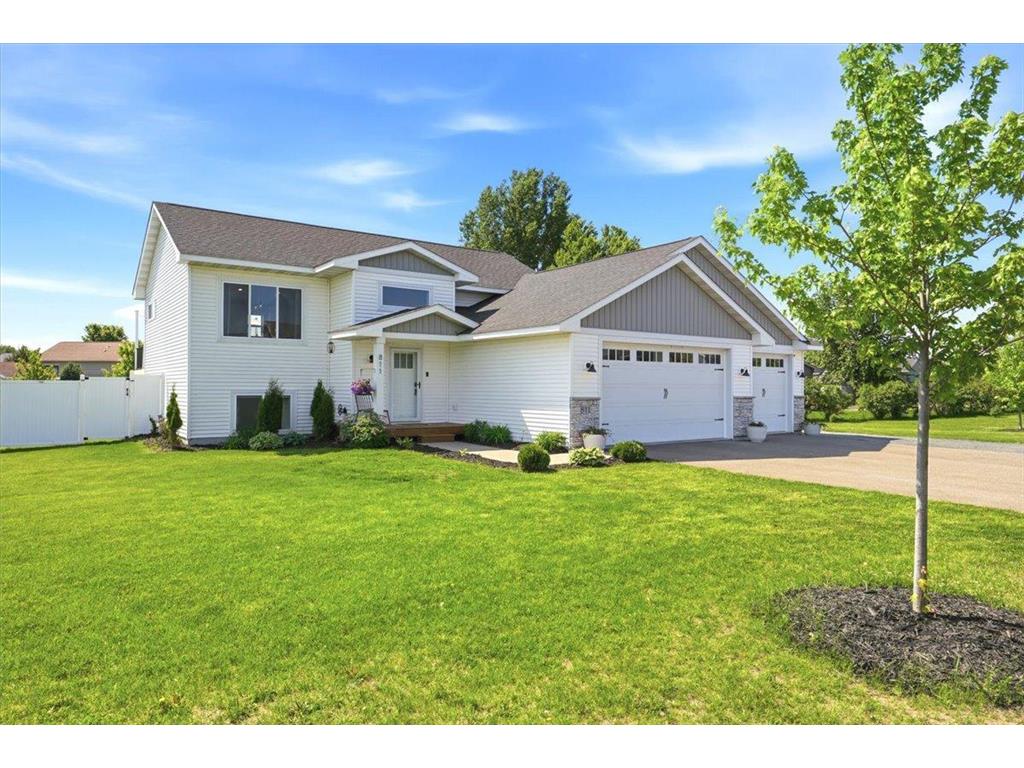 811 Brady Lane New Richmond WI 54017 7040965 image1