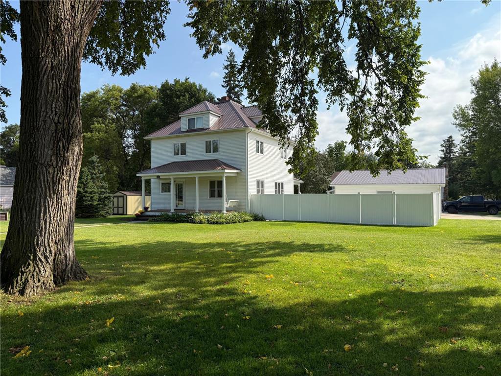 811 E Division Street Elbow Lake MN 56531 7033855 image1